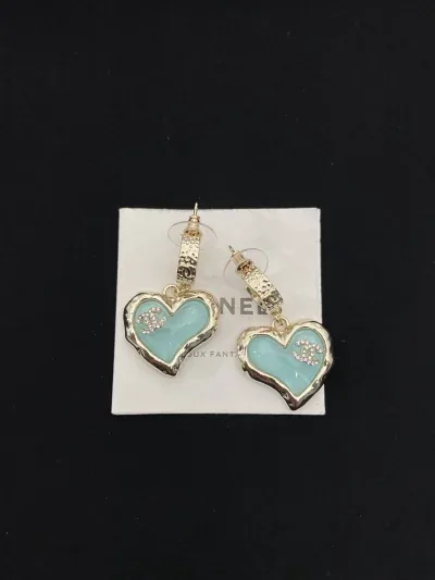 Boucles d'oreilles en verre en forme de cœur Chanel