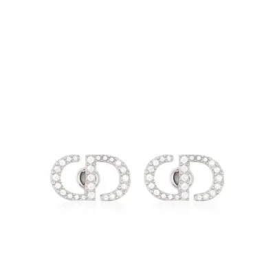 Les nouvelles boucles d'oreilles entièrement serties de diamants de Dior