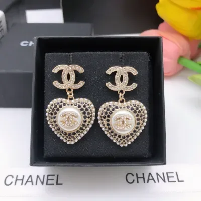 Boucles d'oreilles Chanel Love en diamant noir