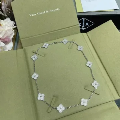 Collier Trèfle à quatre feuilles en diamants Van Cleef & Arpels VCA