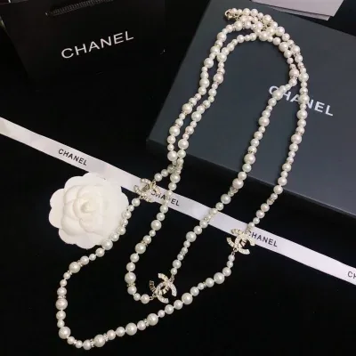 Collier de perles Chanel