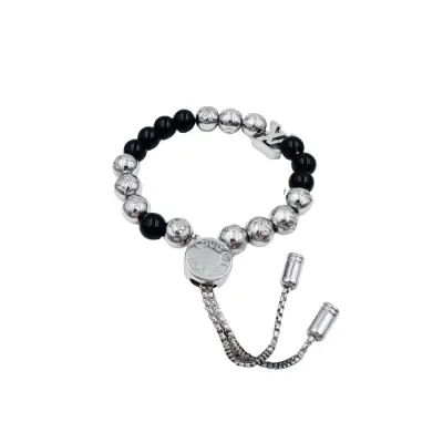 Le nouveau bracelet à perles monogrammées de Louis Vuitton