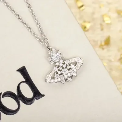 Collier Saturne creux en diamant Vivine Westwood