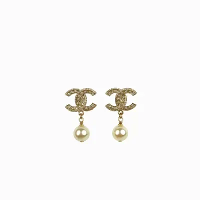 Boucles d'oreilles Chanel Pearl Drop avec strass CC