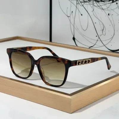 Lunettes de soleil Gucci à monture miroir avec logo, qualité supérieure