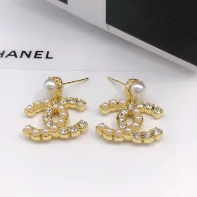 Boucles d'oreilles Chanel Double C en diamant et perle