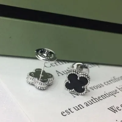 Boucles d'oreilles Van Cleef & Arpels VCA