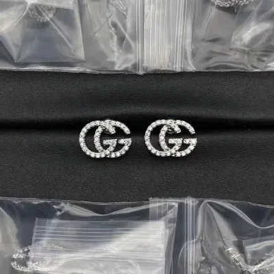 Boucles d'oreilles Gucci double G serties de diamants