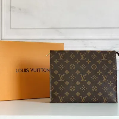 Pochette de toilette Louis Vuitton LV M46037
