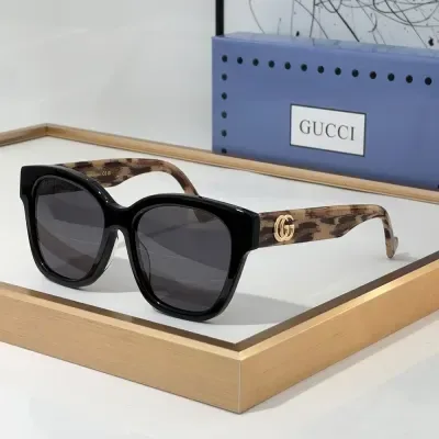 Lunettes de soleil Gucci à monture miroir et double G, qualité supérieure