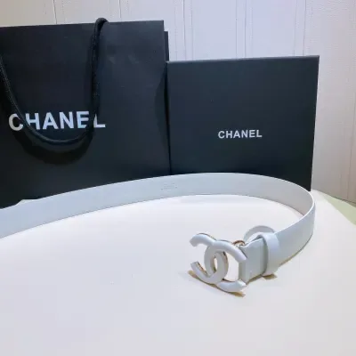 Ceinture Chanel blanc, boucle double C, métal blanc, 30 mm