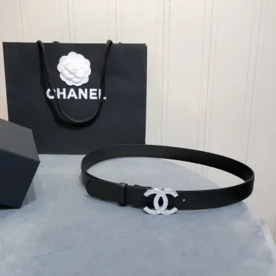 Ceinture Chanel noir, boucle double C, métal argenté, 30 mm