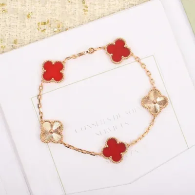 Bracelet Alhambra de Van Cleef & Arpels (VCA) en cornaline