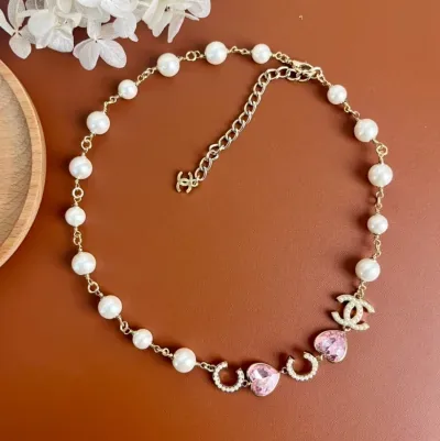 Collier Chanel nouveau rose Coco en forme de cœur et de perle