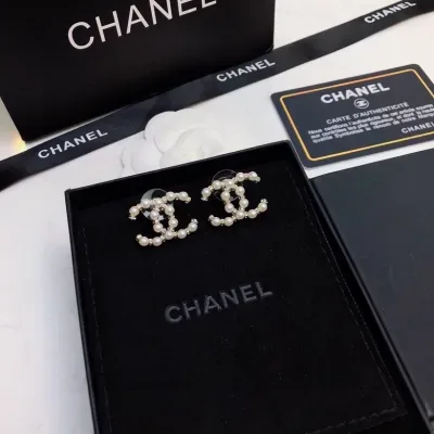 Boucles d'oreilles Chanel Pearl Double C