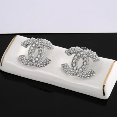 Boucles d'oreilles Chanel Classic Double C à perles