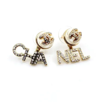 Boucles d'oreilles Chanel nouvelle lettre