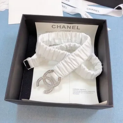 Ceinture Chanel blanc, boucle double C, métal argenté, strass, 30 mm