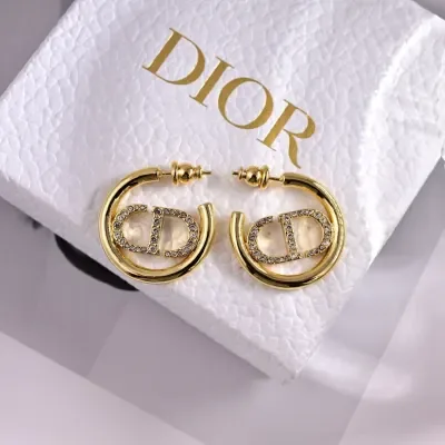 Boucles d'oreilles Dior nouvelle lettre