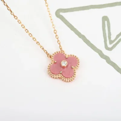 Collier en rhodonite naturelle Van Cleef & Arpels VCA Alhambra