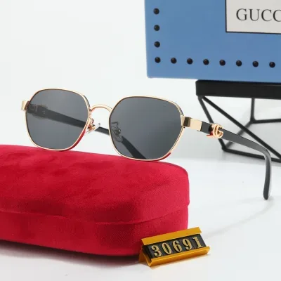 Lunettes de soleil Gucci à monture profilée