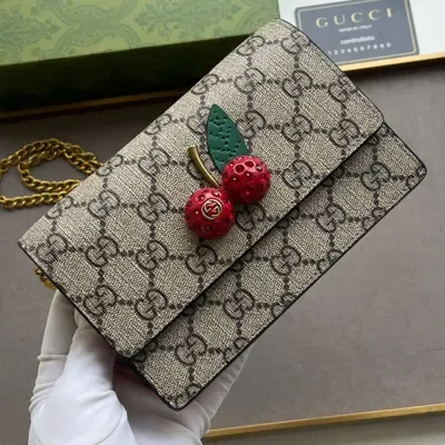 Sac à chaîne Gucci Cherry et portefeuille Cherry